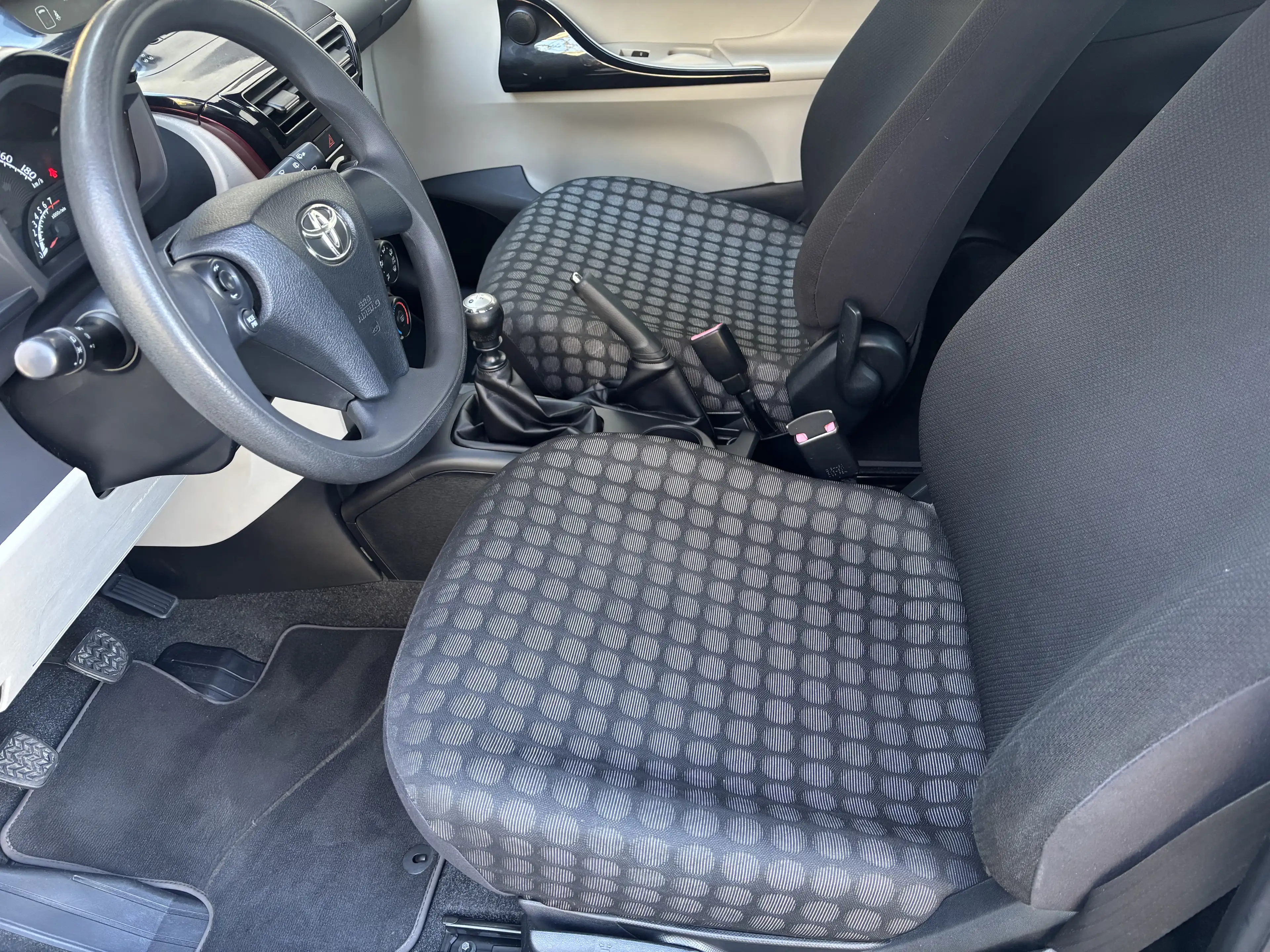 Toyota iQ iQ 1.0i VVT-i Luna — photo 11