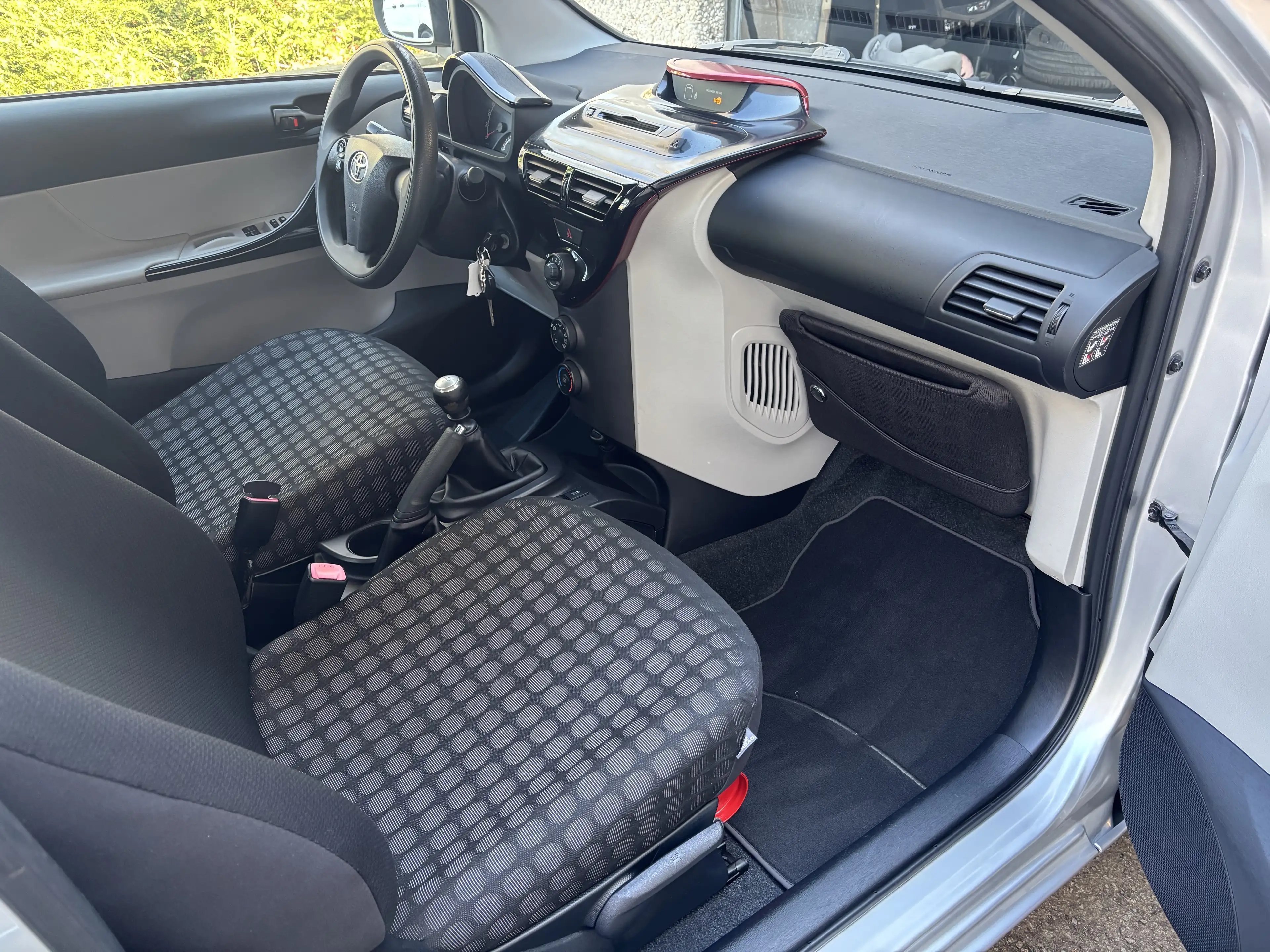 Toyota iQ iQ 1.0i VVT-i Luna — photo 13