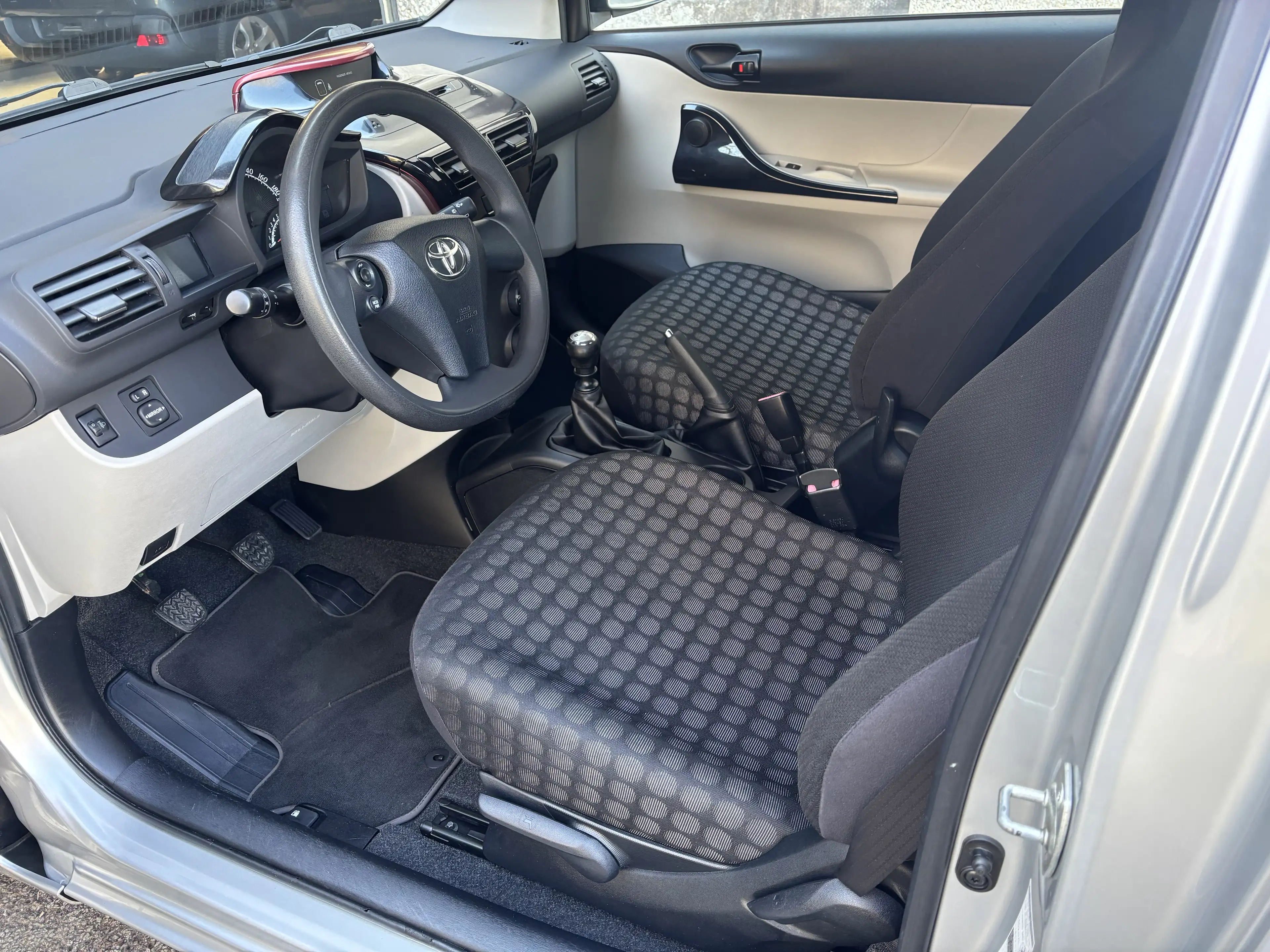 Toyota iQ iQ 1.0i VVT-i Luna — photo 15
