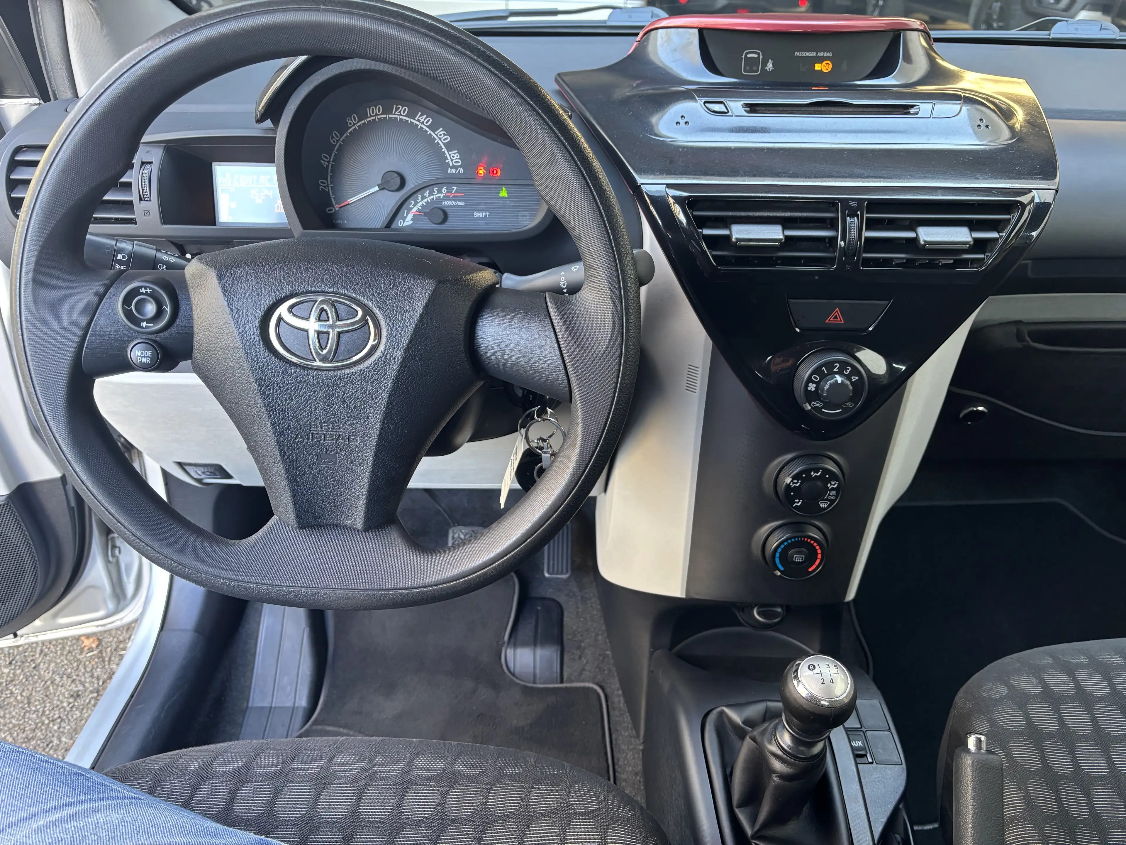 Toyota iQ iQ 1.0i VVT-i Luna — photo 10