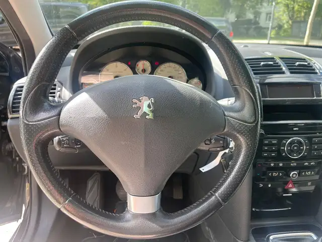 Peugeot 407 view 11
