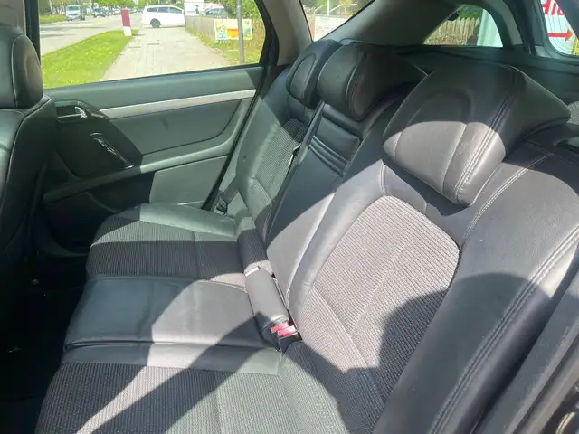 Peugeot 407 view 15