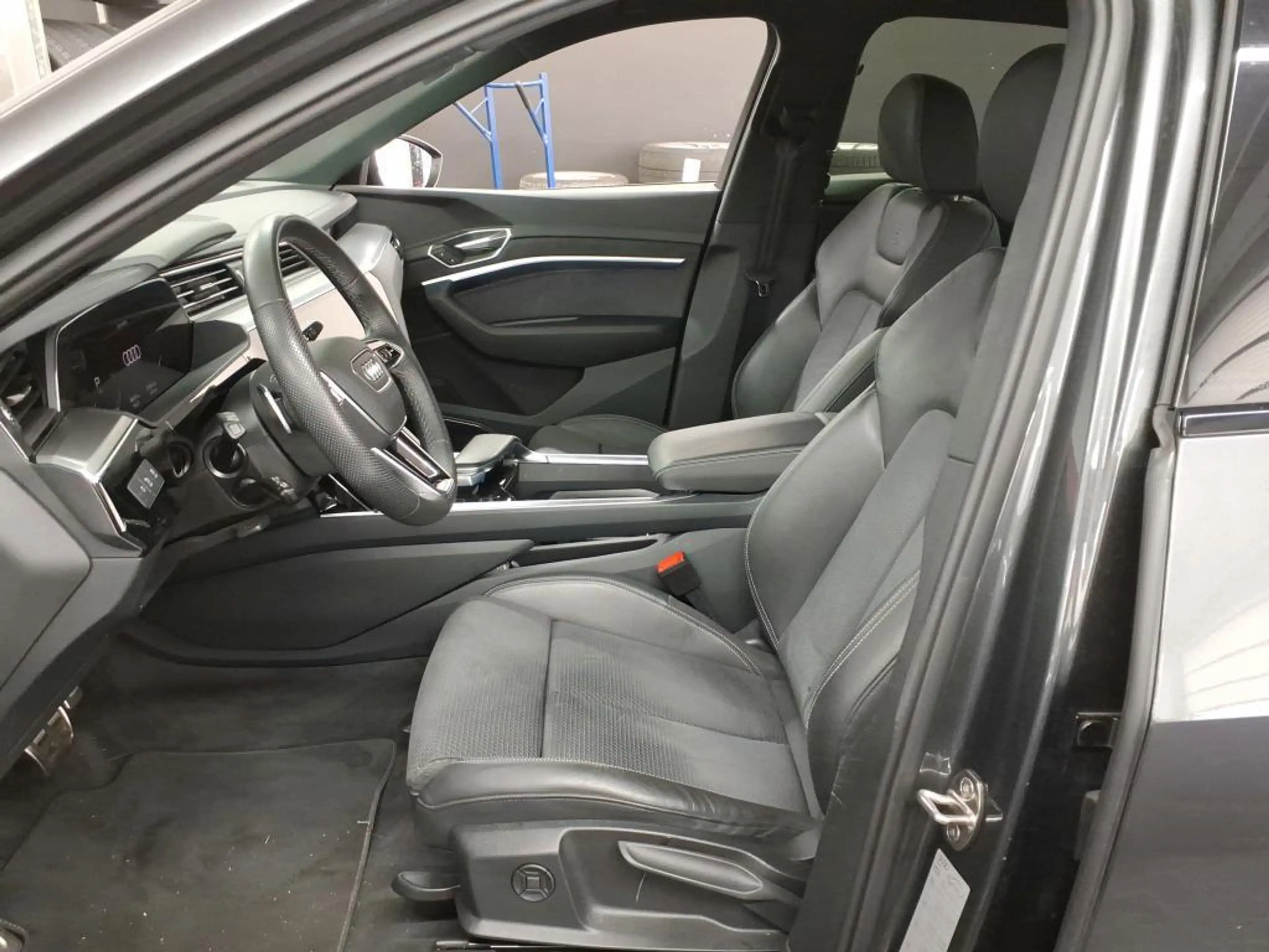 Audi Q8 e-tron Sportback 55 2x S line ACC AHK HuD B&O — photo 9