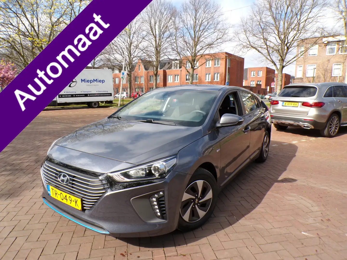 Hyundai IONIQ 1.6 GDi i-Motion HYBRIDE BENZINE AUTOMAAT Grey - 1