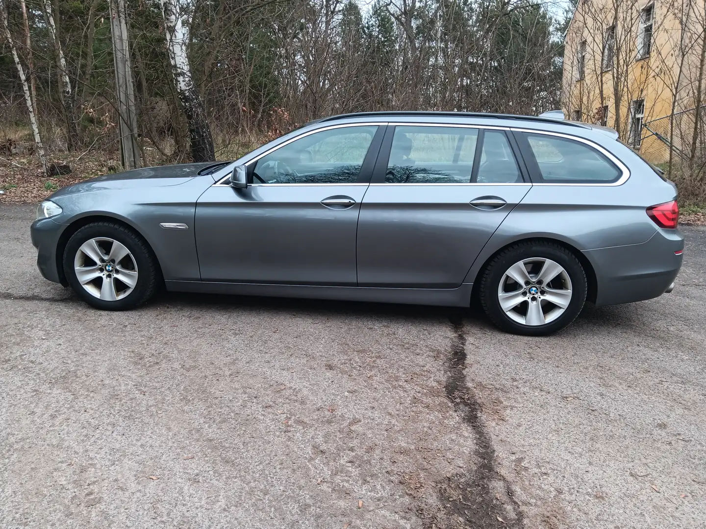BMW 525 5er Touring Diesel 525d xDrive Touring Sport-Aut. Grau - 1