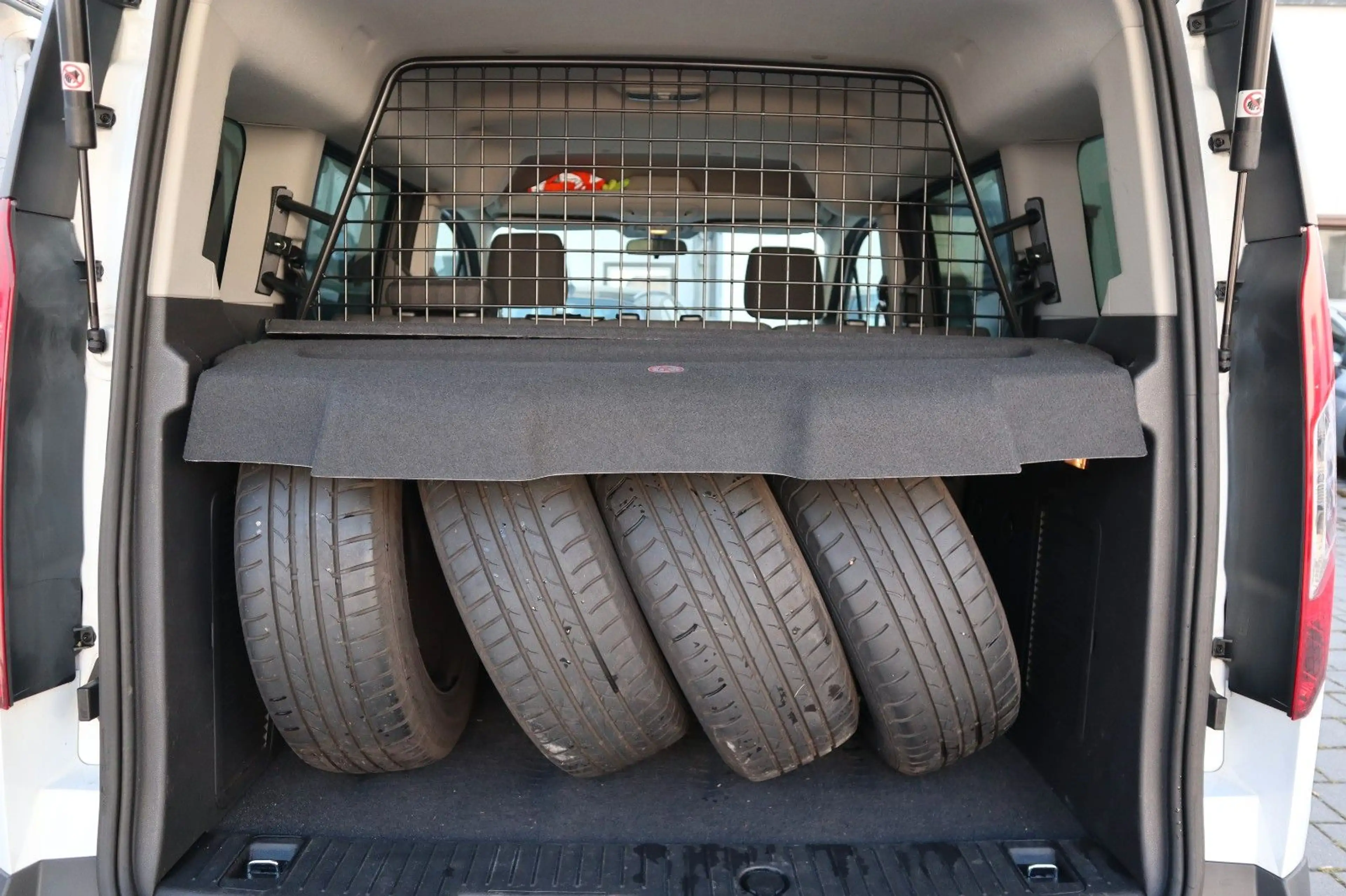 Ford Tourneo Connect Trend Service & TÜV NEU — photo 13