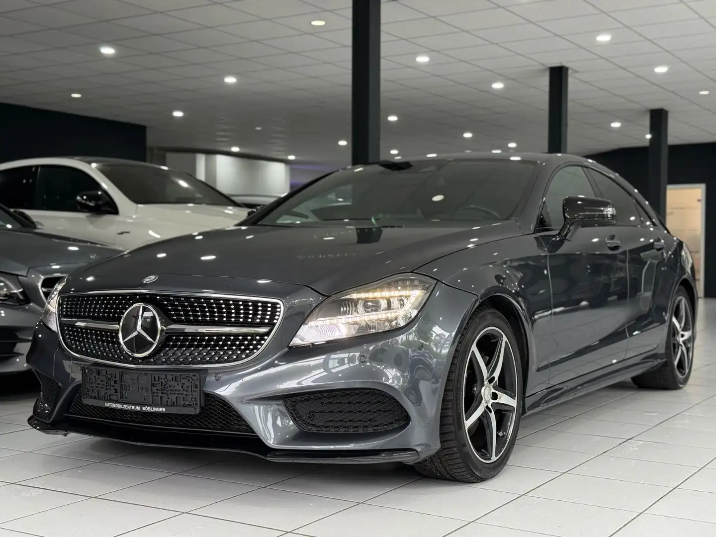 Mercedes-Benz CLS 350 d*AMG*SCHIEBE-D*4MATIC*DISTRONIC+*MASAGE* Grau - 2