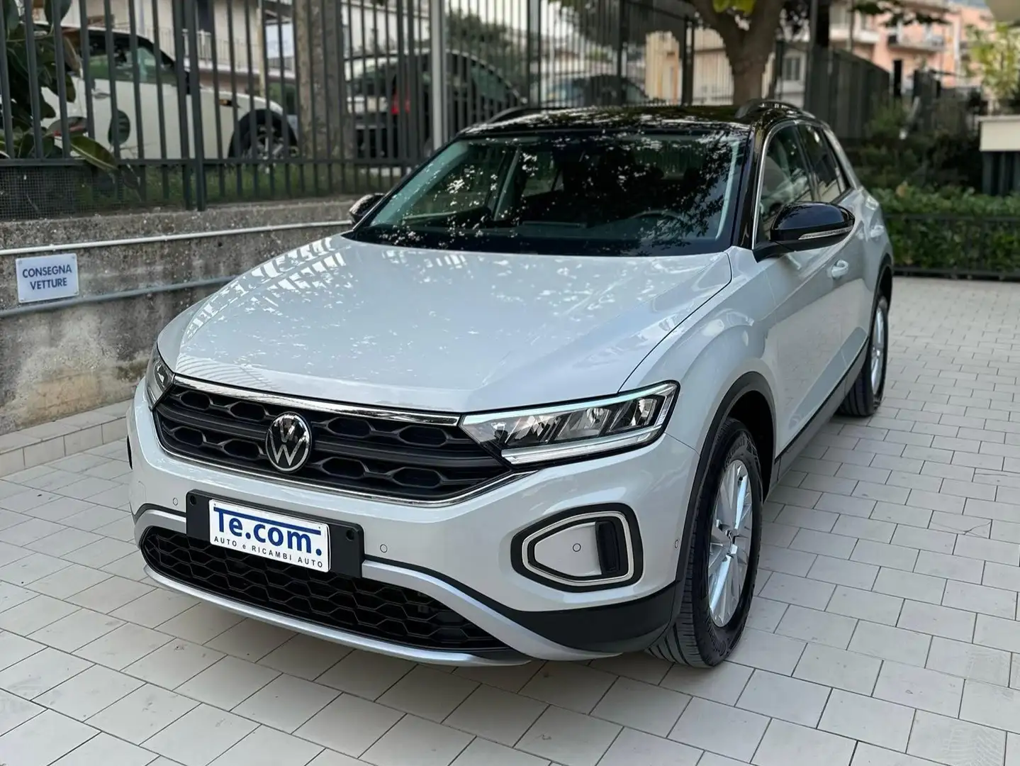 Volkswagen T-Roc 1.0 tsi Life 110cv Bicolor Apple Led ufficiale Vw Beige - 1