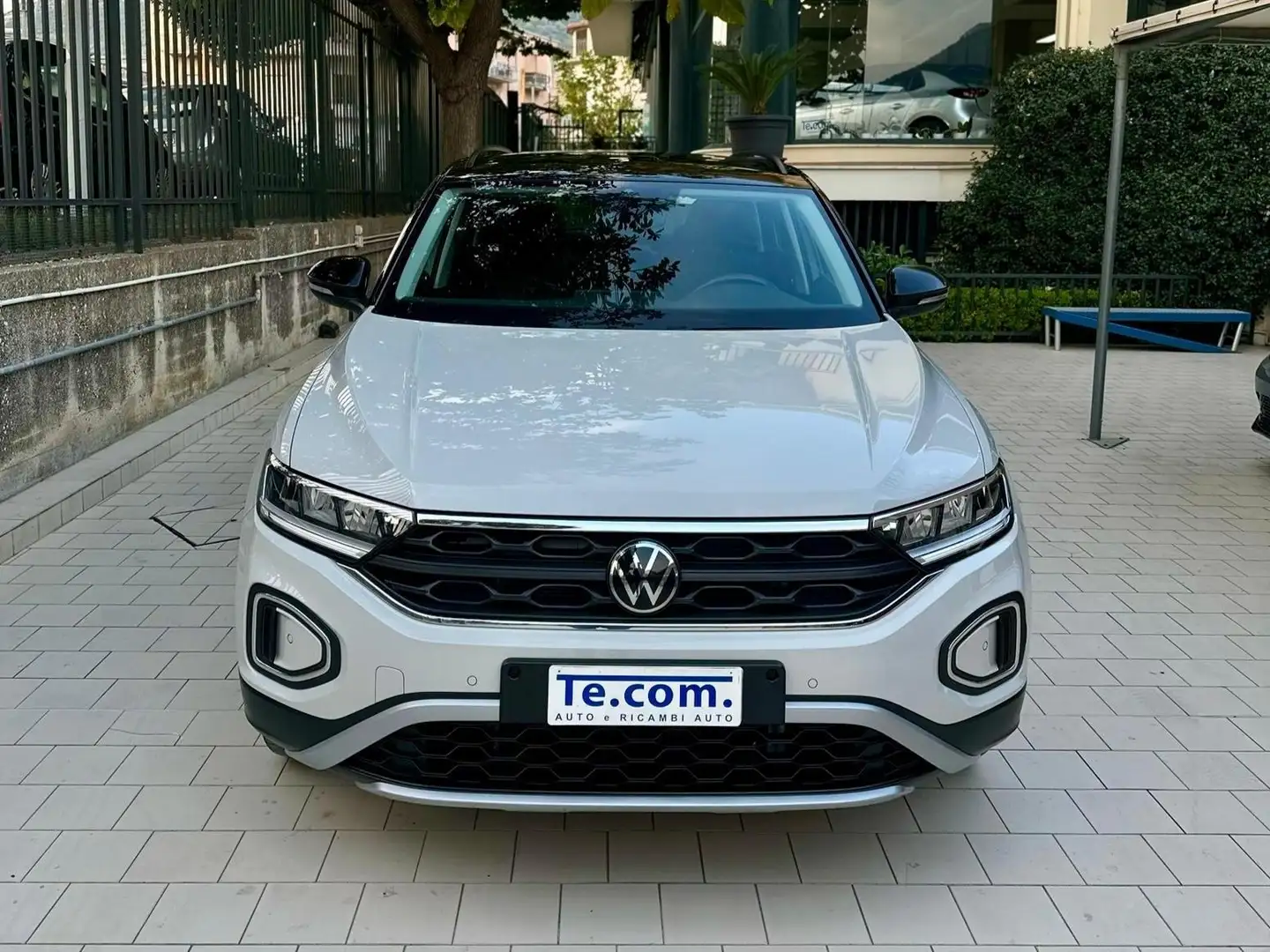 Volkswagen T-Roc 1.0 tsi Life 110cv Bicolor Apple Led ufficiale Vw Beige - 2