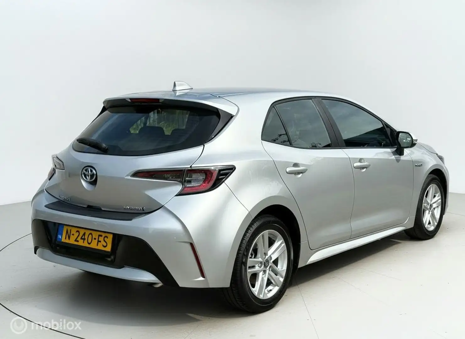 Toyota Corolla 1.8 Hybrid Business CAMERA|KEYLESS|NAP Grijs - 2