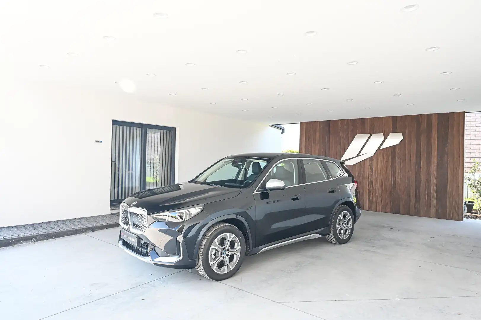 BMW iX1 edrive20, Head-up, Parkeerhulpsysteem + (360°) Negro - 1