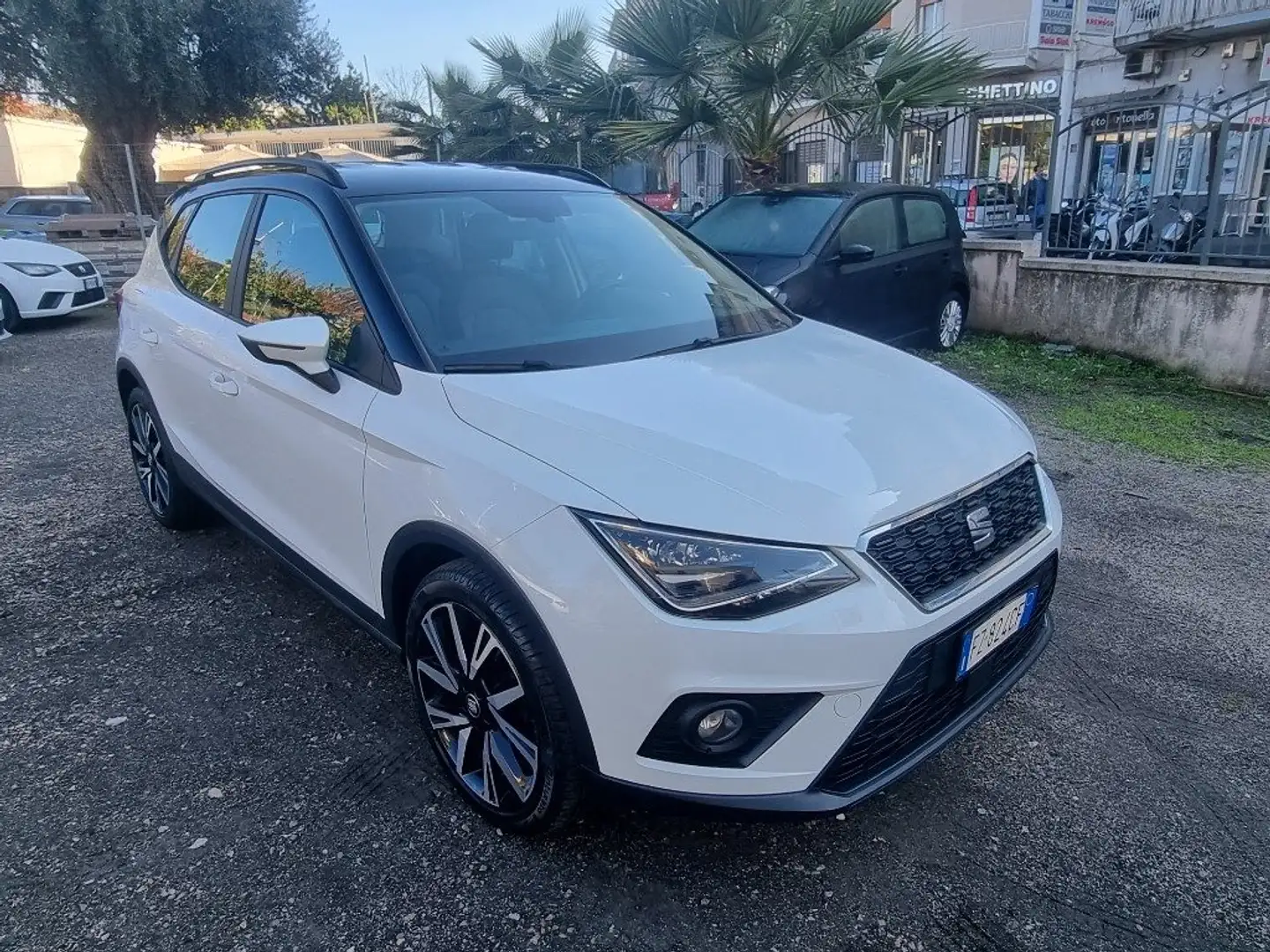SEAT Arona 1.0 TGI Black Edition Weiß - 2
