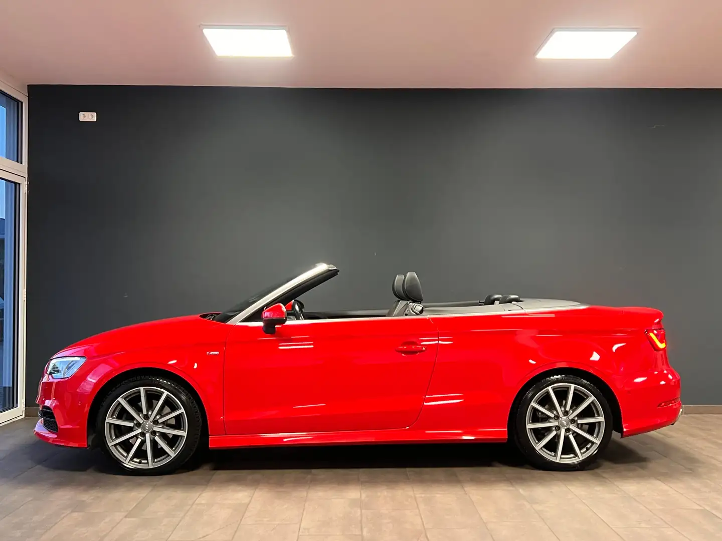 Audi A3 1.8 TFSI Cabrio quattro S-Line Sport / LED / AHK / Rot - 2