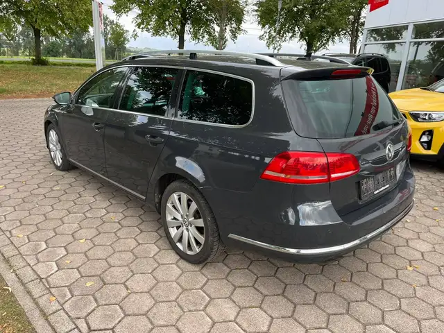 Volkswagen Passat view 5