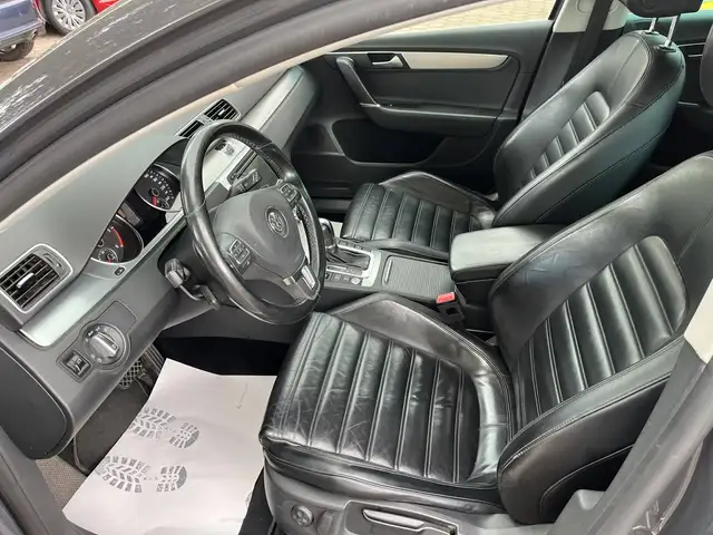 Volkswagen Passat view 10
