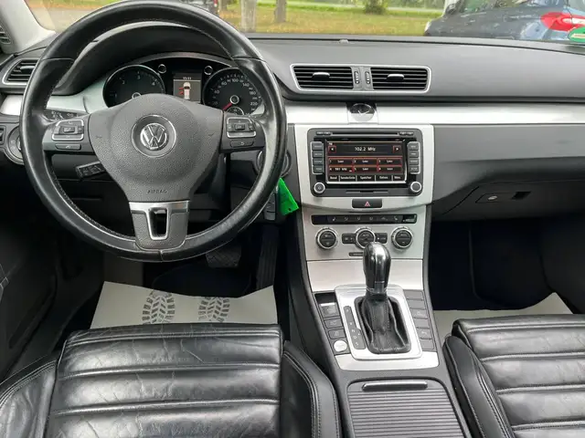 Volkswagen Passat view 9