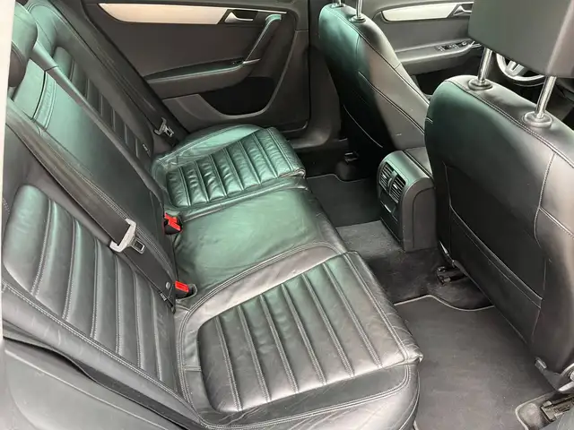 Volkswagen Passat view 11