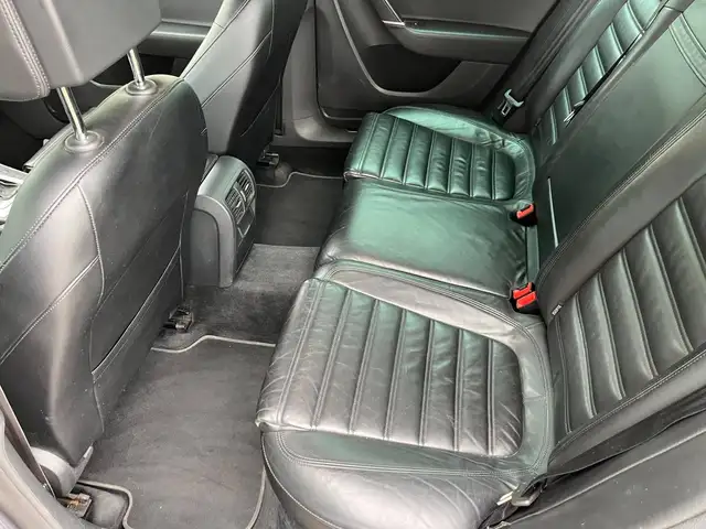 Volkswagen Passat view 12