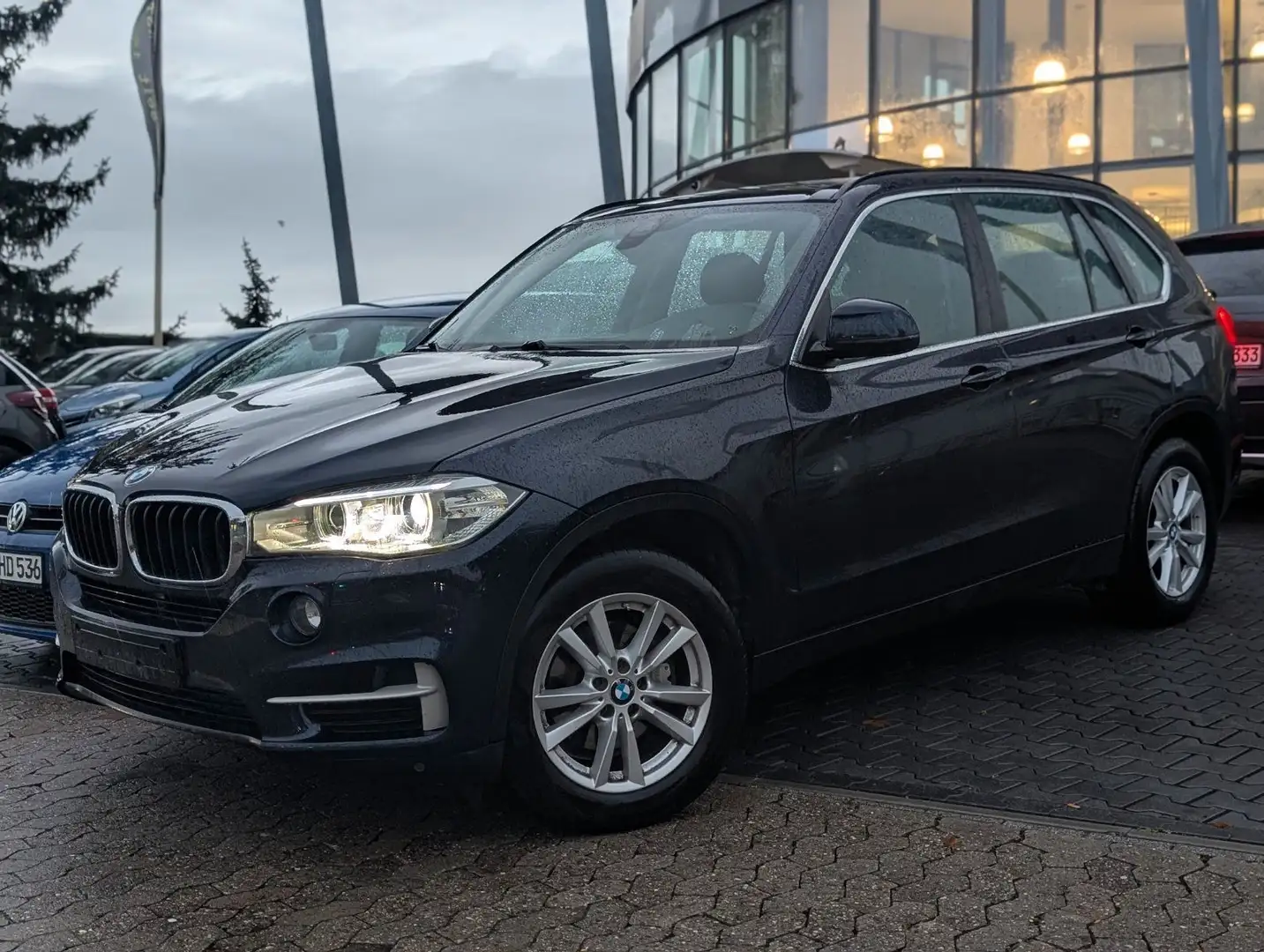 BMW X5 xD 30d LoungePlus *NAVI*Leder*Xenon* Niebieski - 2