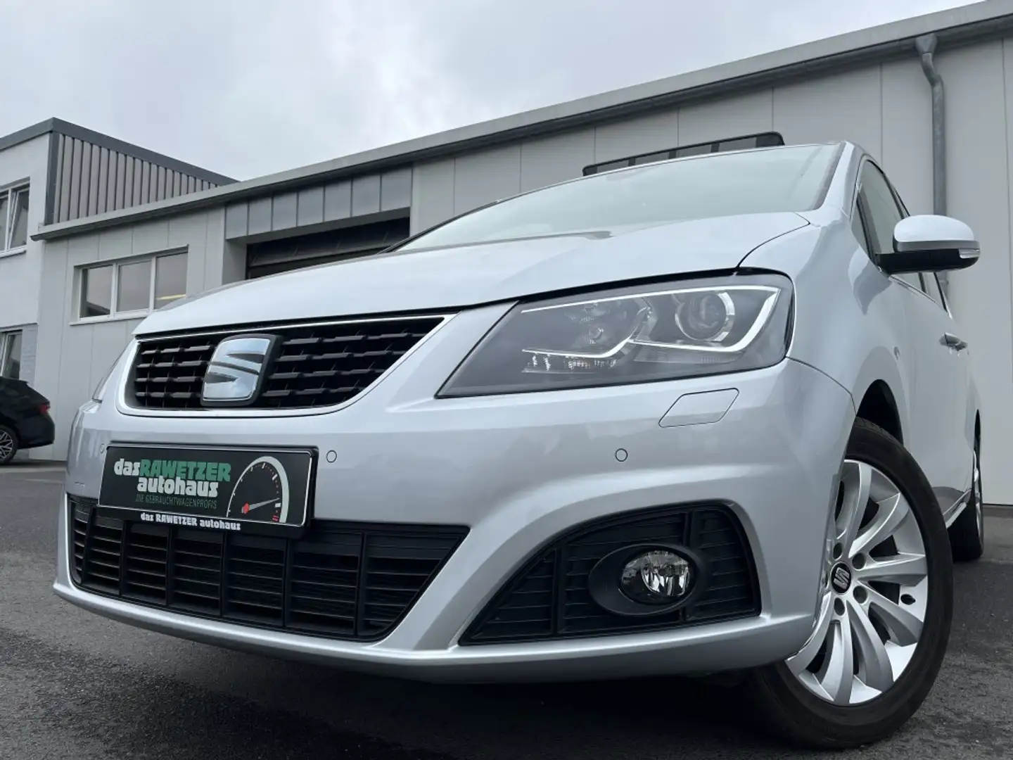 SEAT Alhambra 1.4 TSI DSG Style 202€ m. 20% Anzahlung AHK Pano Silber - 1