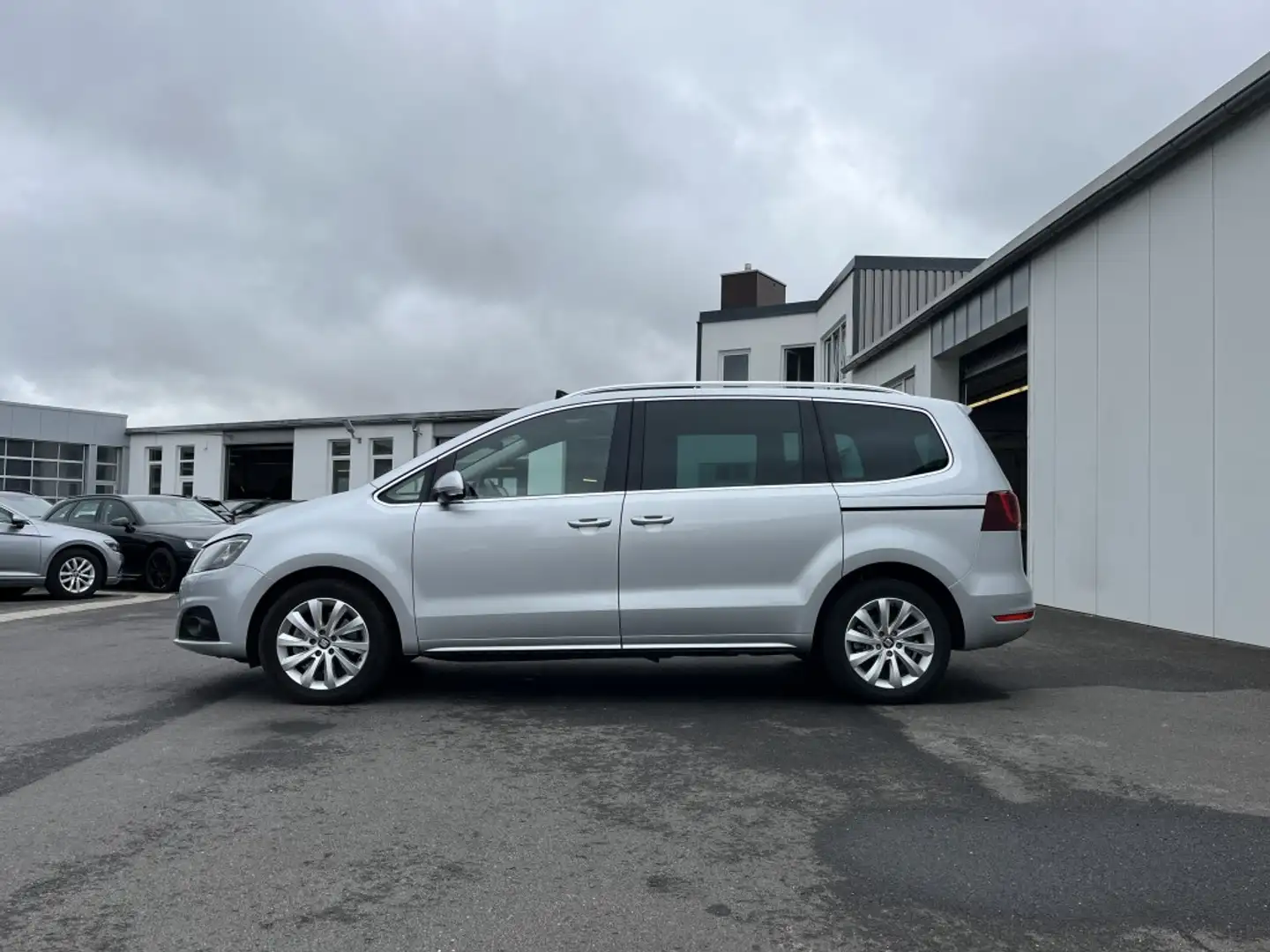 SEAT Alhambra 1.4 TSI DSG Style 202€ m. 20% Anzahlung AHK Pano Silber - 2