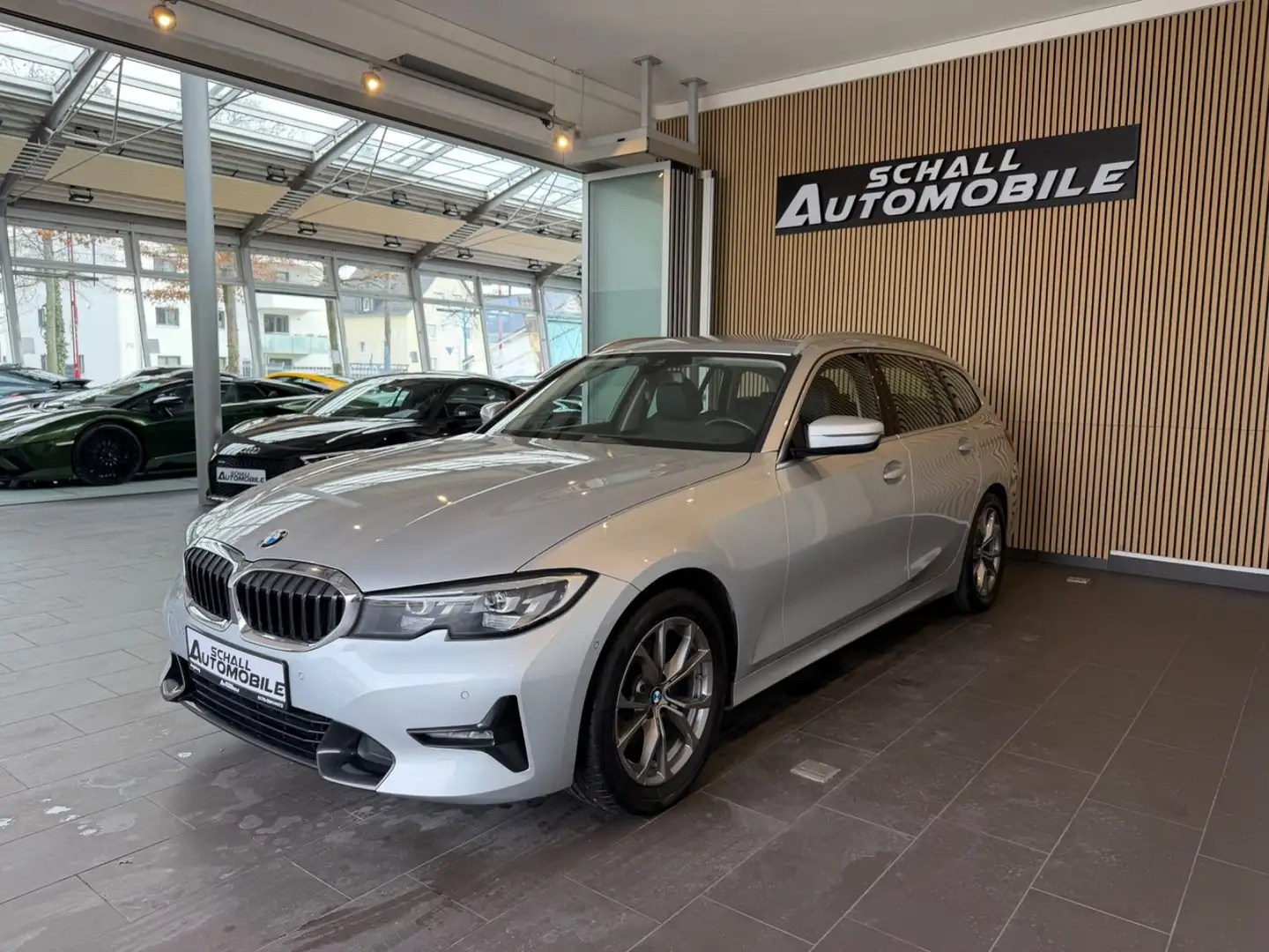 BMW 320 i Touring *SportLine/KAMERA/LED/Keyless/Ambie Silber - 1