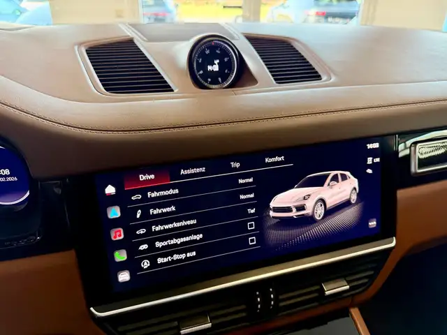 Porsche Cayenne view 26