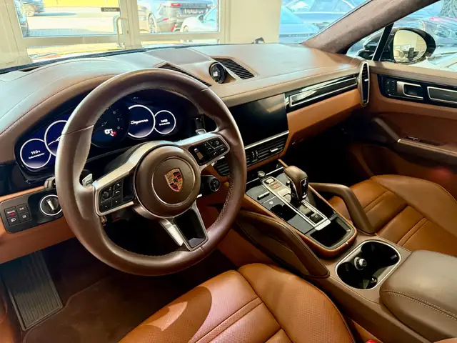 Porsche Cayenne view 21