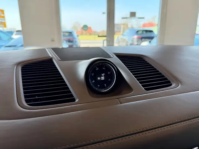 Porsche Cayenne view 28