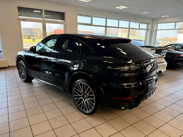 Porsche Cayenne view 3