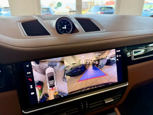 Porsche Cayenne view 25