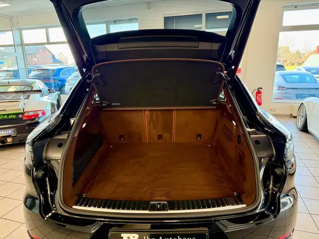 Porsche Cayenne view 16