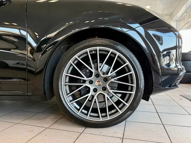 Porsche Cayenne view 6