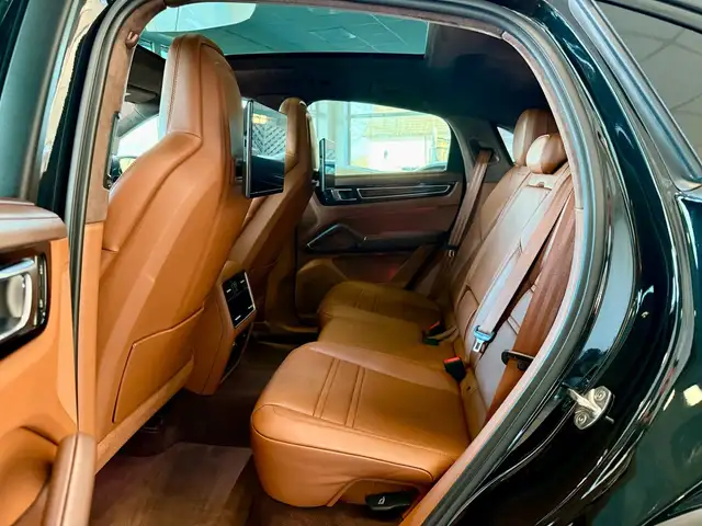Porsche Cayenne view 13