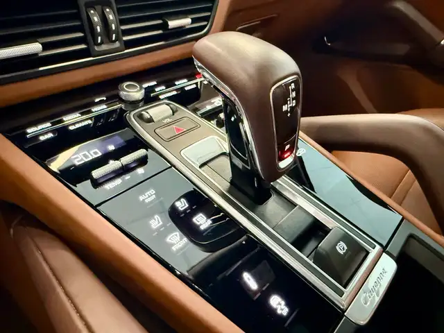 Porsche Cayenne view 24