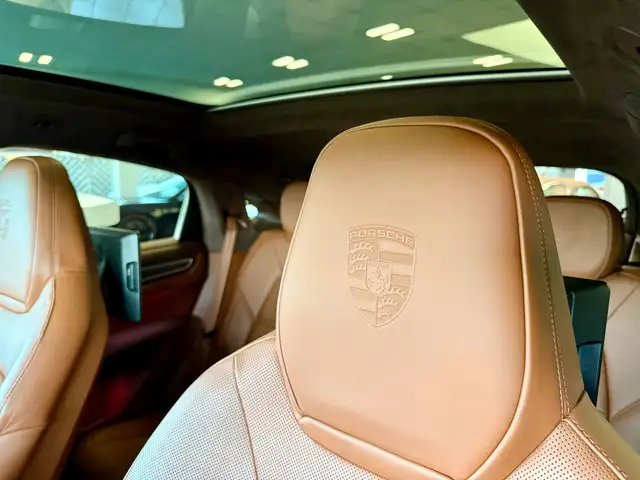 Porsche Cayenne view 10