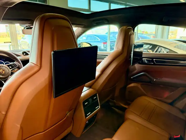 Porsche Cayenne view 14