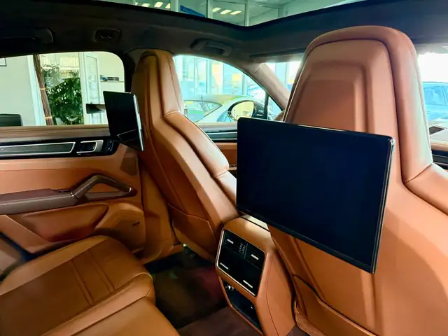 Porsche Cayenne view 17