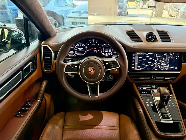 Porsche Cayenne view 22