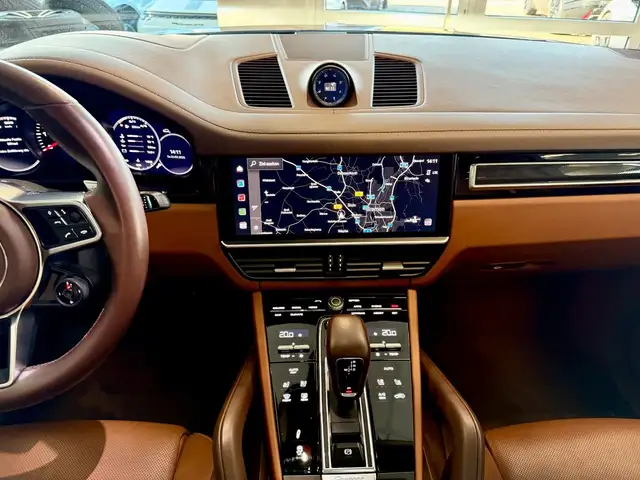 Porsche Cayenne view 23