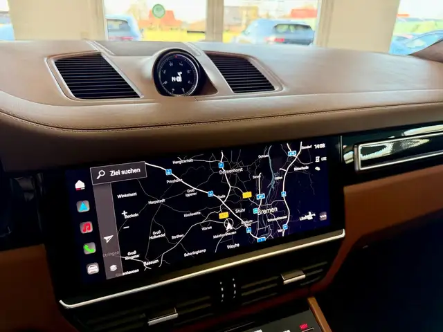 Porsche Cayenne view 27