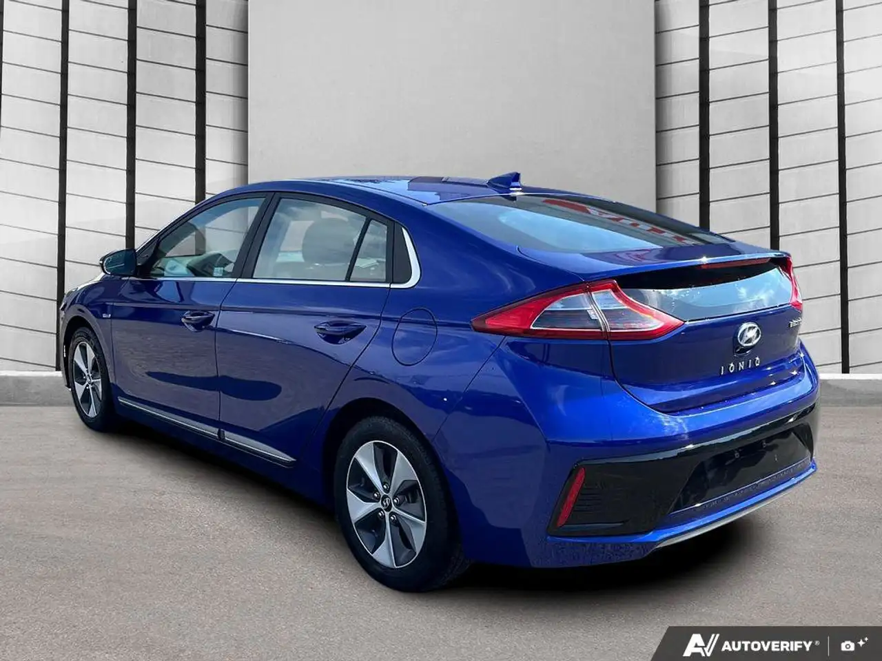 Hyundai IONIQ photo Hyundai IONIQ