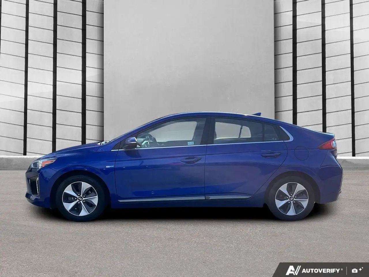 Hyundai IONIQ photo Hyundai IONIQ