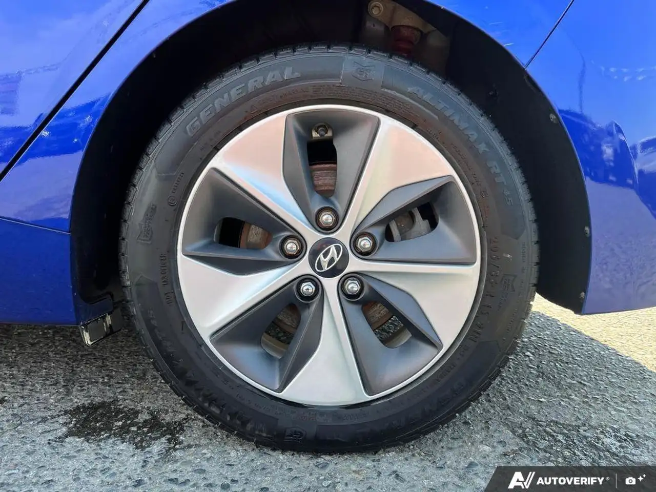 Hyundai IONIQ photo Hyundai IONIQ