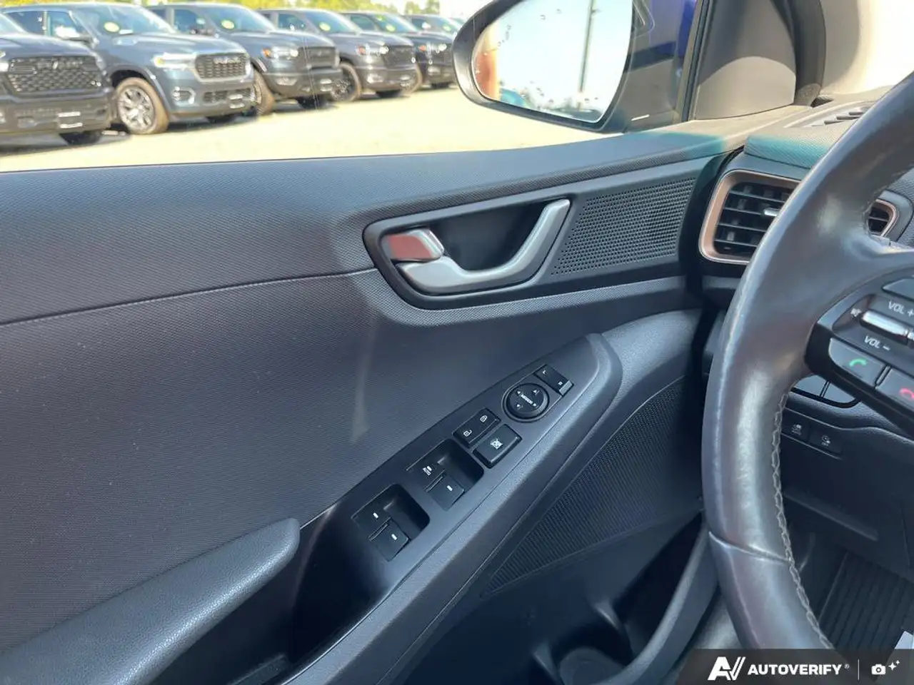 Hyundai IONIQ photo Hyundai IONIQ