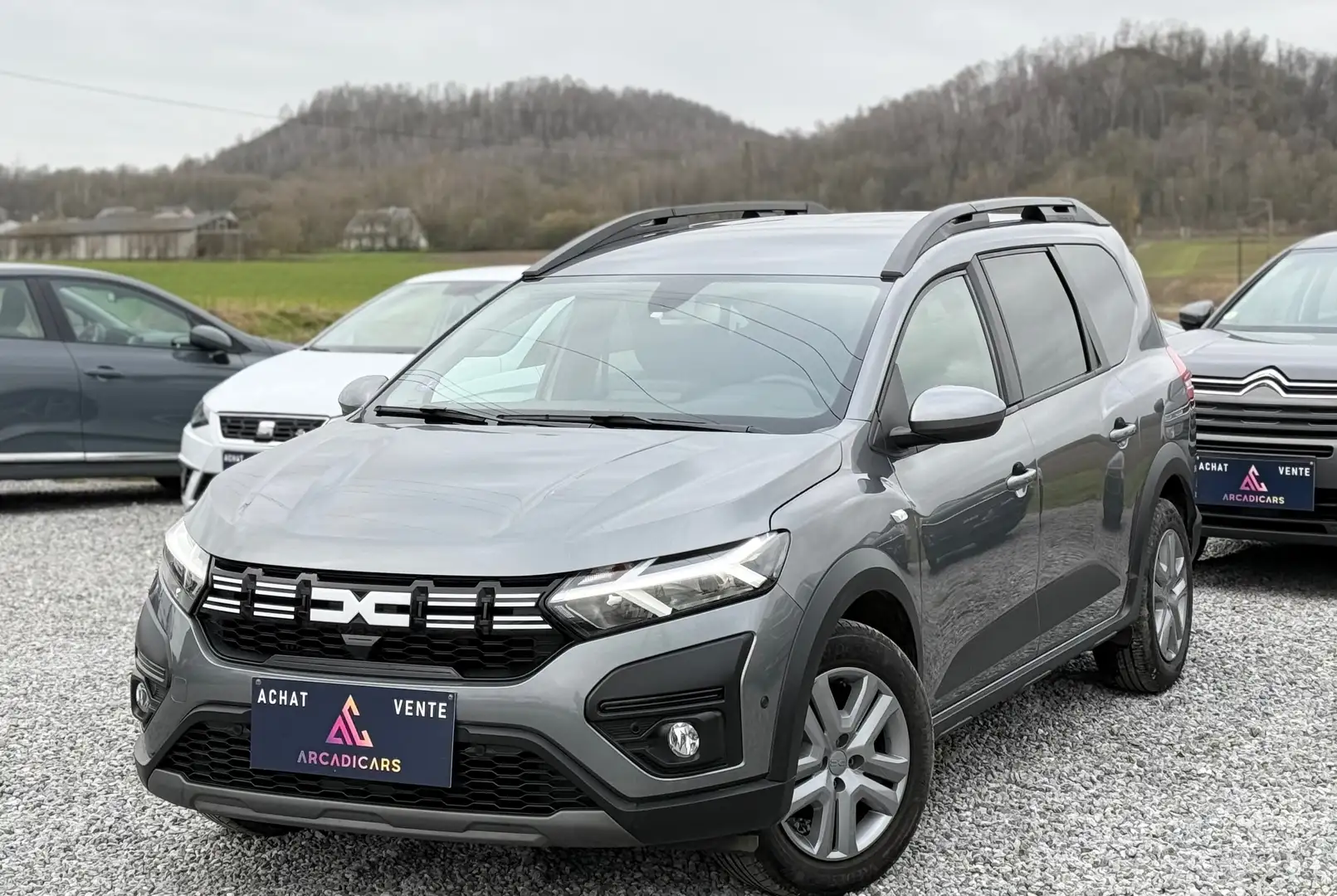 Dacia Jogger 1.0 TCe Comfort - 7 places - Car play - Garantie Gris - 1