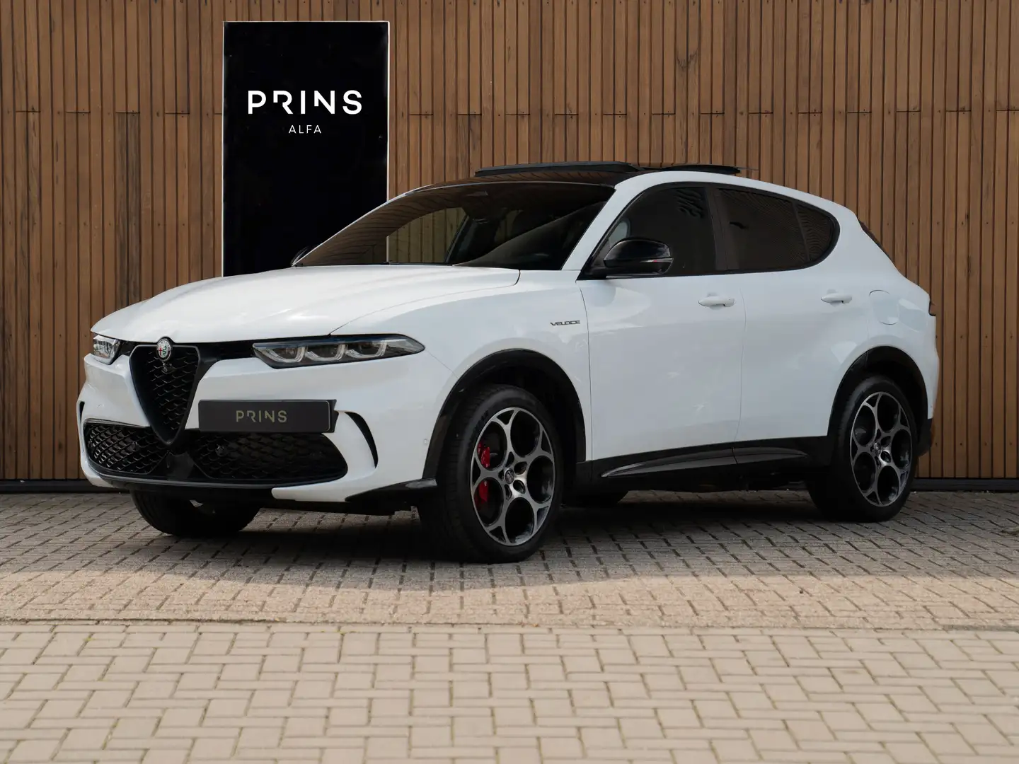 Alfa Romeo Tonale 1.3T PHEV Veloce 280pk | Pano-dak | 19 inch | LED- Wit - 1