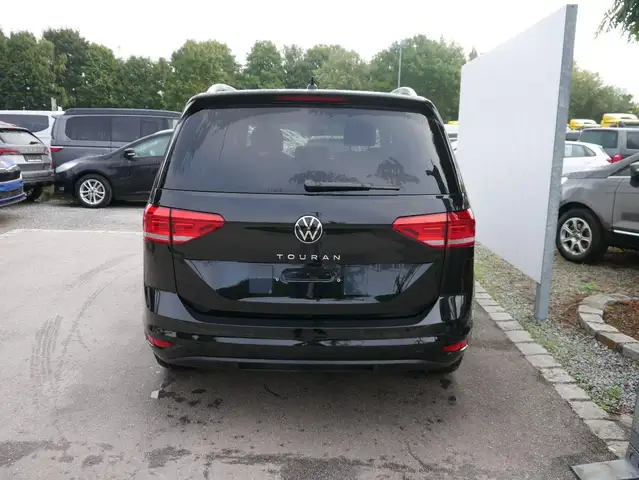 Volkswagen Touran view 2
