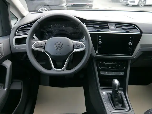 Volkswagen Touran view 13