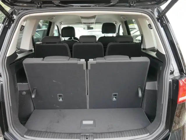 Volkswagen Touran view 8